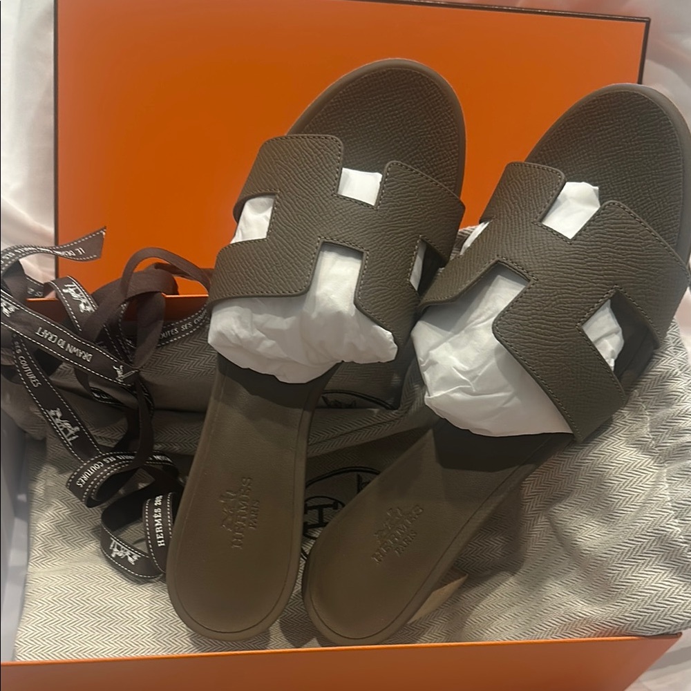 Brand new Hermes Oasis Sandals EU 39 Etoupe